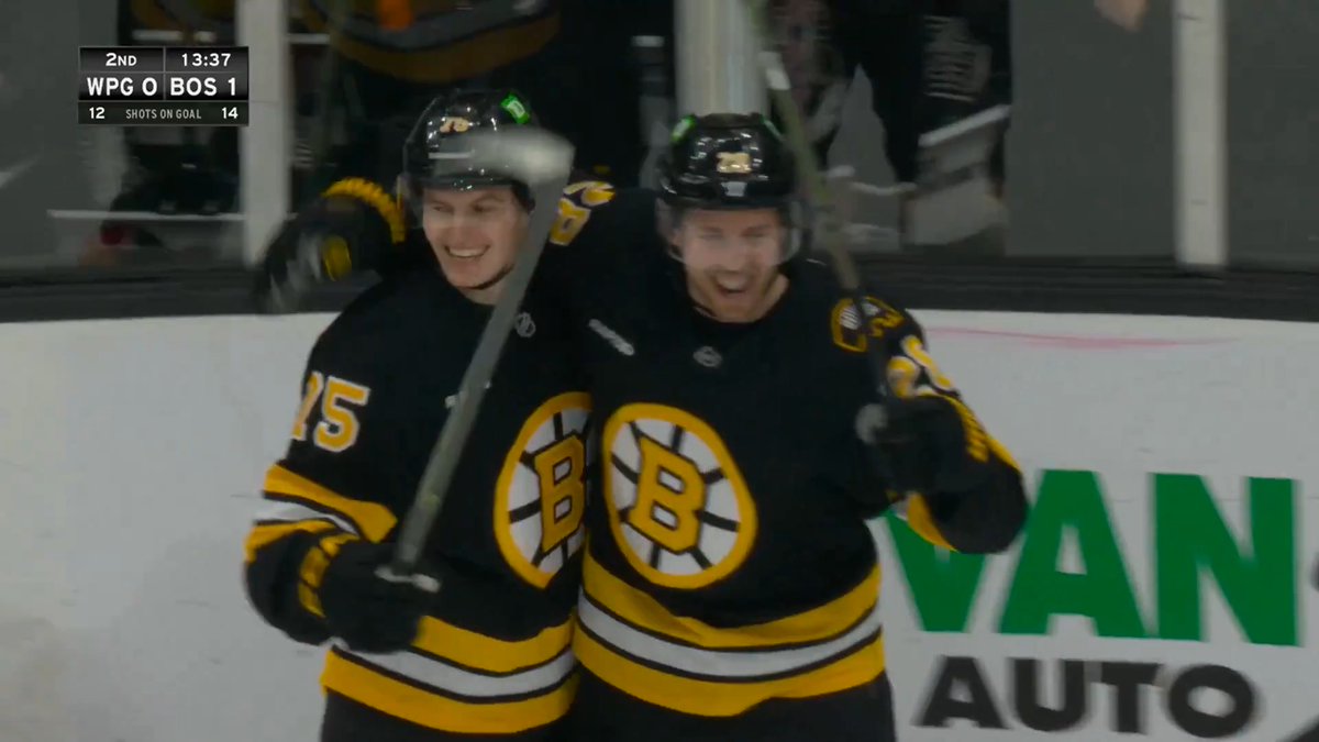 LUKAS REICHEL SCORES IN HIS @NHLBRUINS DEBUT!!! 🐻