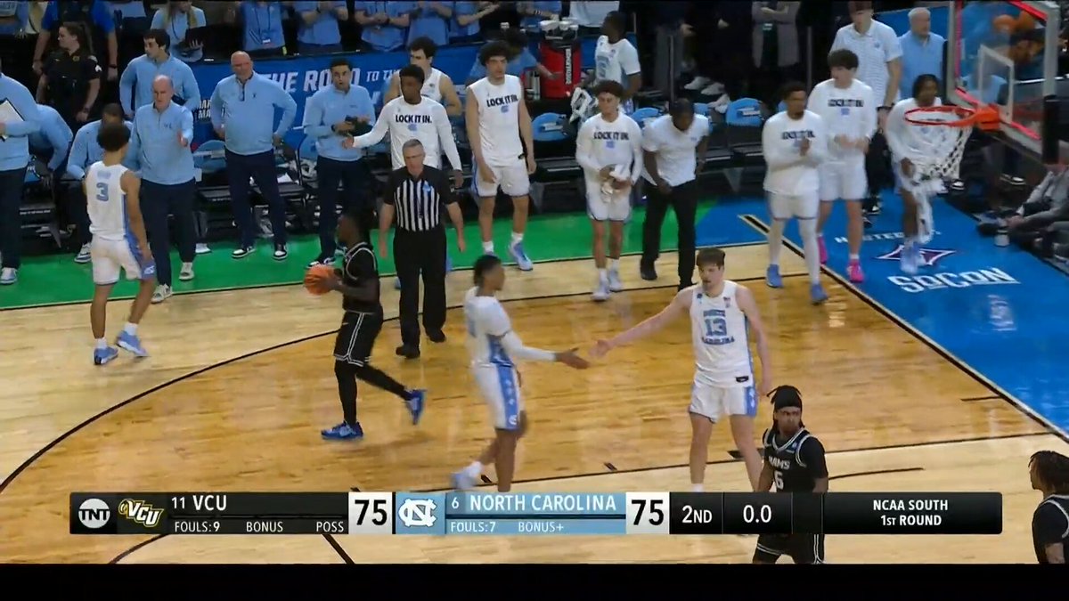 Seth Trimble couldn't hit the shot to win and we are going to OVERTIME 👀 #MarchMadness