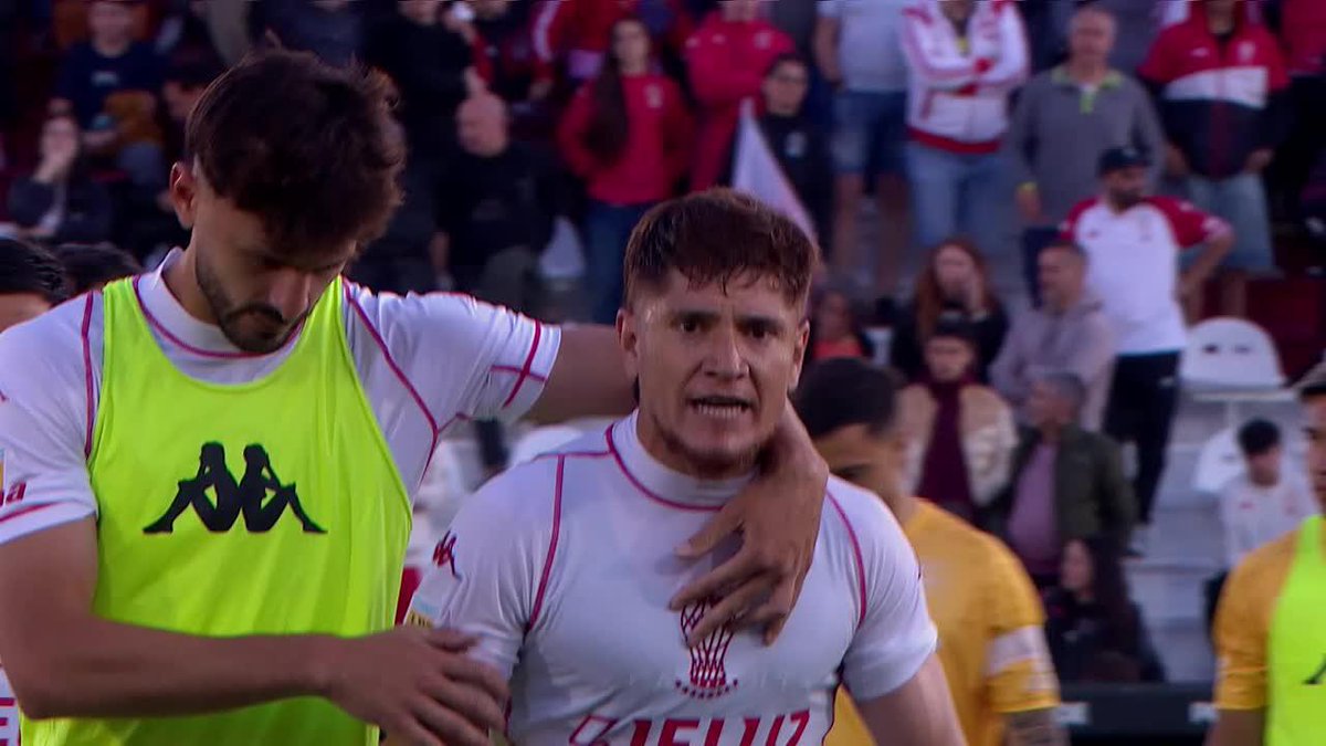 🤬👨‍🦰 "SABÍA QUE SUS COMPAÑEROS FUERON PARA ATRÁS" Usuarios de X reflotaron este video donde se ve el enojo del 'Colo' Gil, ex Rosario Central, después de perder aquel polémico partido con Huracán vs Newell's.