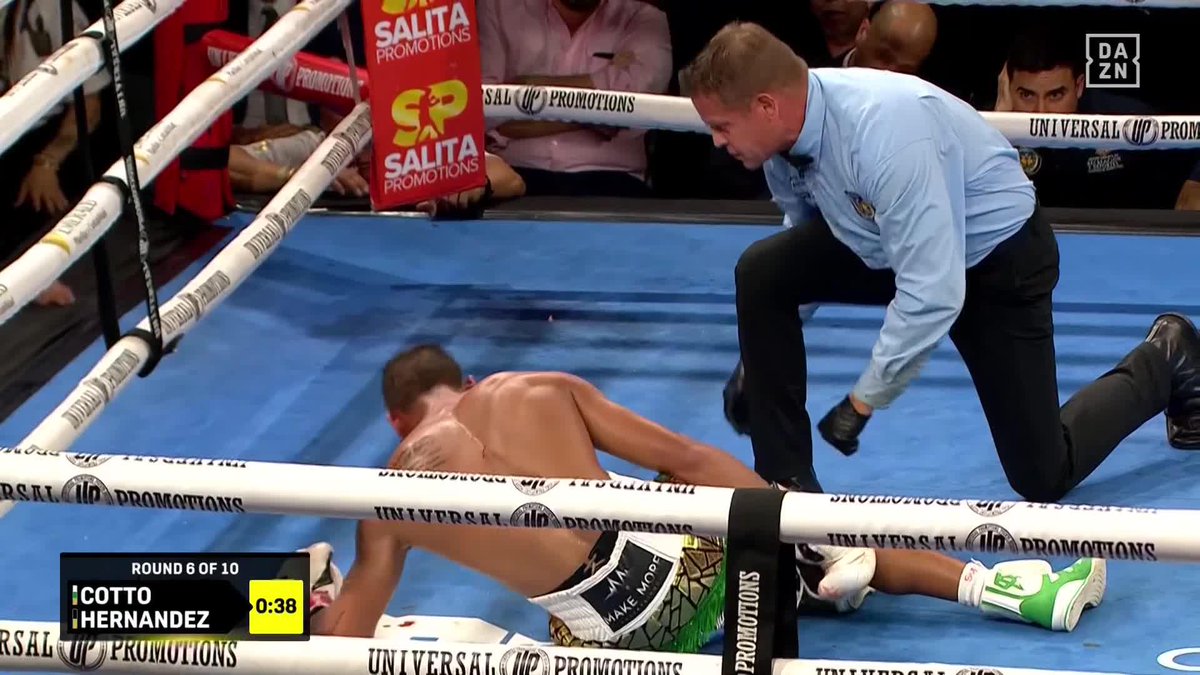 LIGHTS OUT!! HERNANDEZ GETS THE KO #ParrillaVelasquez | LIVE NOW on DAZN ▪️