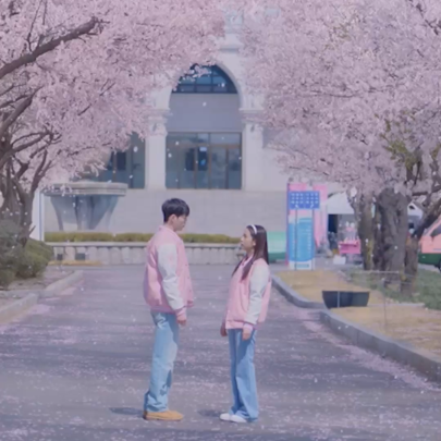 桜舞う季節がやってきた！ 韓ドラに登場する、美しい桜のシーンをお届け🌸 ◆マンスリー彼氏 ◆CASHERO 〜ヒーローは現金を持つ〜 ◆ダイナマイト・キス ◆ソウルの家から大企業に通うキム部長の物語 ◆魔法のランプにお願い ◆暴君のシェフ ◆わたしの完璧な秘書