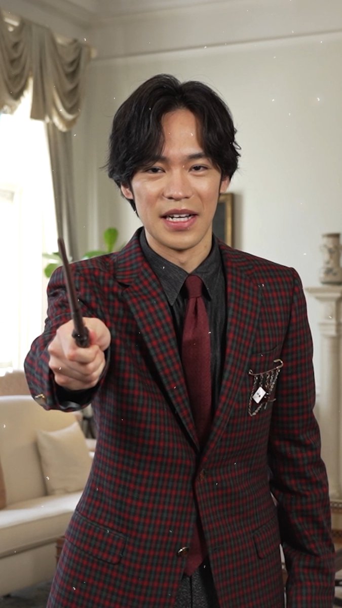 ハリー・ポッター役声優の #小野賢章 さんからメッセージが到着✨ 今年は『ハリー・ポッターと賢者の石』25周年!#スタジオツアー東京 では、 ハリーの追体験できる特別企画「#ホグワーツからの招待状」を開催中🎉 小野さんの“思い出のシーン”にも注目🪄 ぜひ動画をご覧ください! #ハリポタ25周年