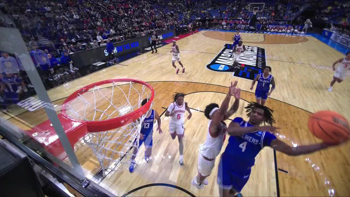18-0 run to begin the 2nd half 🤯 St. Louis is absolutely ROLLING over Georgia