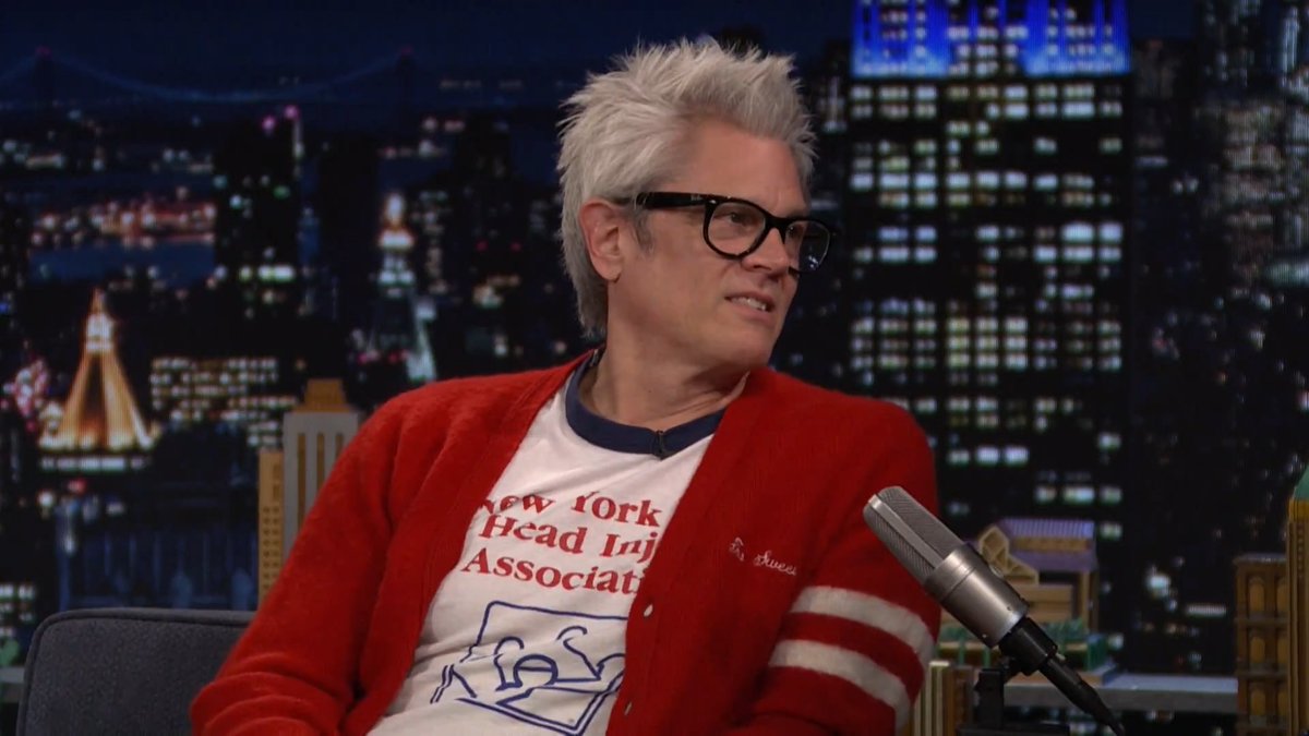 .Johnny Knoxville prefers actually doing stunts rather than hosting them on Fear Factor: House of Fear 😭 #FallonTonight #FearFactor