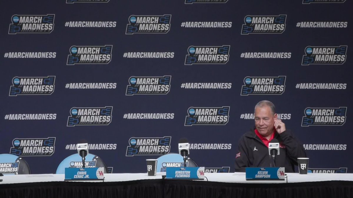 "Such a freshman move" Kelvin Sampson could only shake his head at Kingston Flemings trying to snag a souvenir 😭