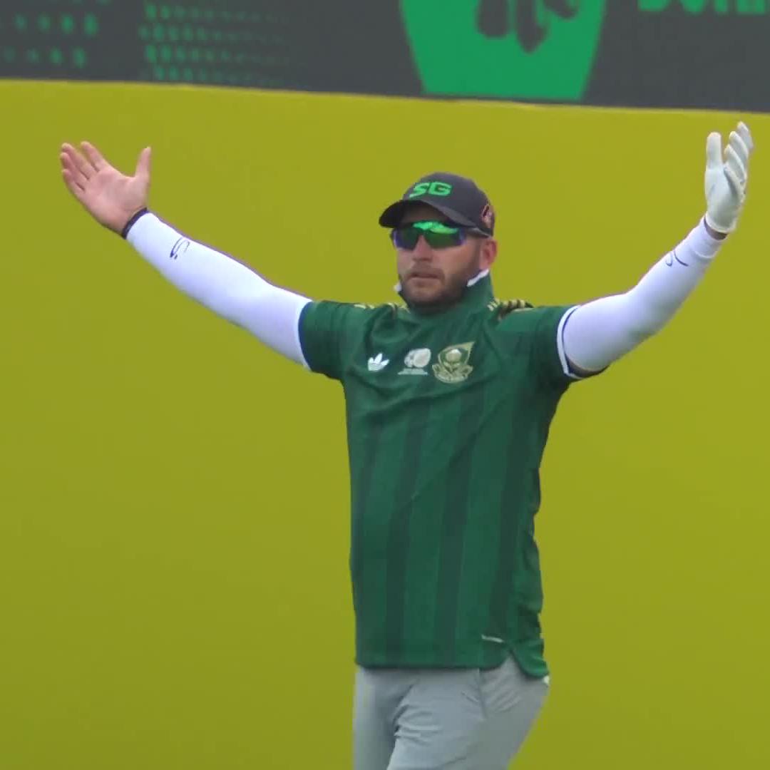 Bafana Bafana have the streets 😏 Dean Burmester gives the crowd what they want at the Lion's Den 🇿🇦🔥 📺 Stream #LIVGolf on DStv: