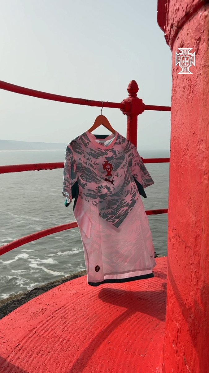 Aumenta o volume 🔊 e ouve a 𝗙𝗼𝗿𝗰̧𝗮 𝗱𝗲 𝗣𝗼𝗿𝘁𝘂𝗴𝗮𝗹 🌊 #VaiDarPortugal | PUMA Football