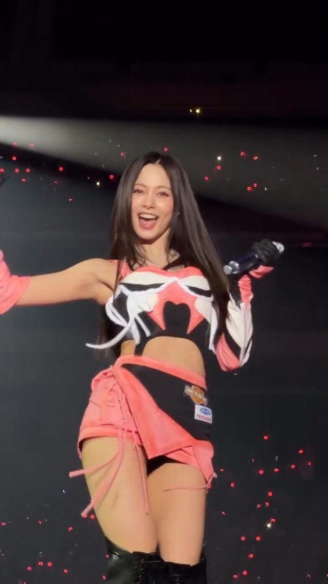 TZUYU IN THE NEW FIT OMG