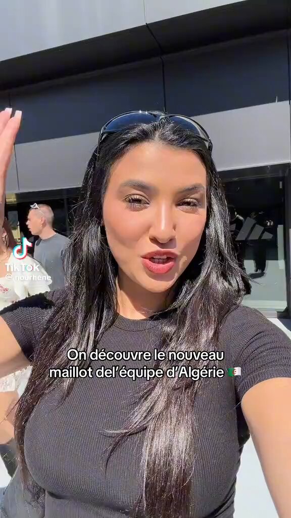 Des influenceurs ont pu découvrir le nouveau maillot extérieur de l’Algérie en avant première.