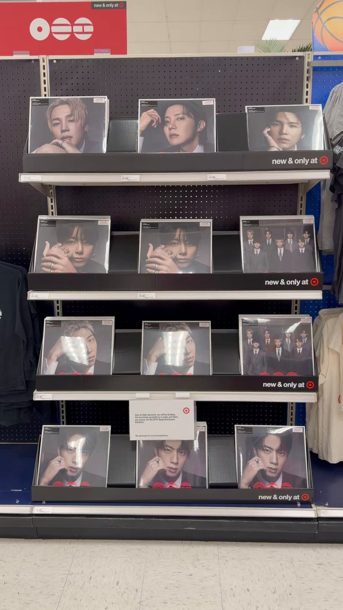 Target USA V Velvet Red vinyl is first one selling out everywhere. Seriously hotter than the lightstick at this point! Sigh…good thing my online orders successfully shipped! TAES VOICE #VelvetVocalistV #태형아_아리랑_컴백축하해