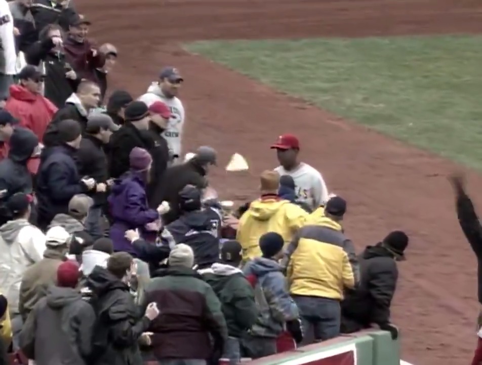 The Pizza Incident is one of the funniest things to ever happen at a MLB game 🍕