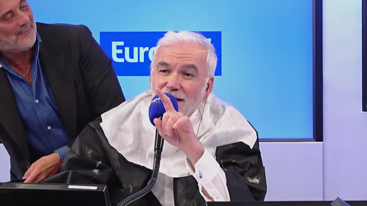 🍷 Régime : "La règle, c'est un verre de vin par jour, mais pas tous les jours. Donc ça veut dire 5 jours par semaine" déclare le Dr Dr Jean-Michel Cohen Au micro d'#Europe1 dans #PascalPraudEtVous