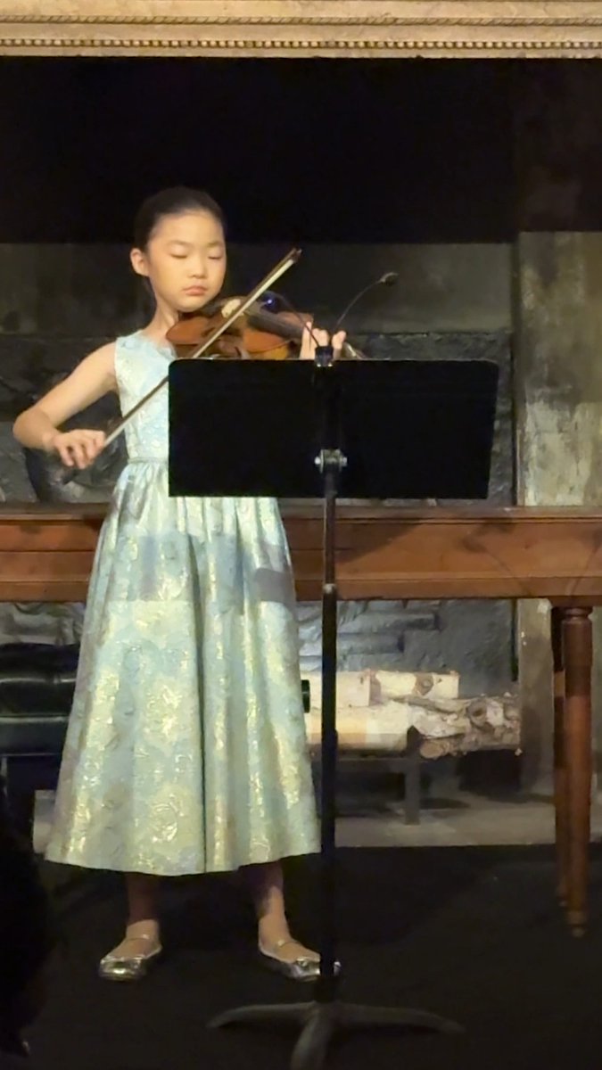 Juilliard Pre-College student Freya just became the first person in the US to perform on Mozart’s childhood violin! 🎻 The violin is part of the The Morgan exhibition, Wolfgang Amadeus Mozart: Treasures from the Mozarteum Foundation of Salzburg, on view through May 31.