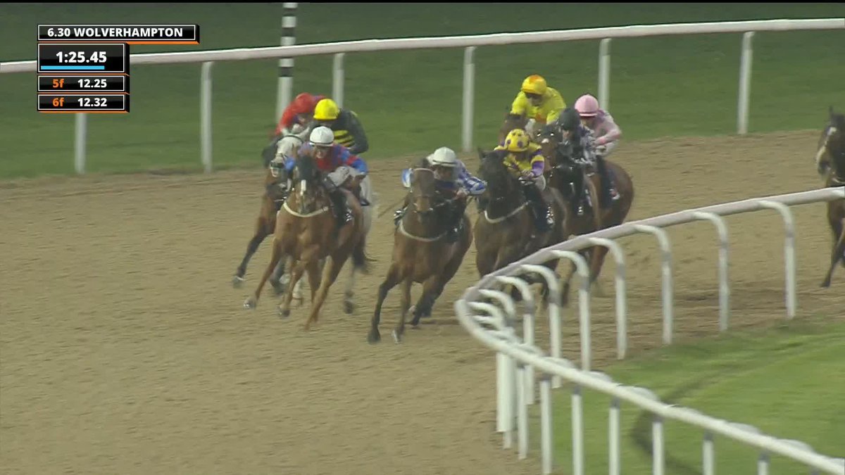 Eazy On The Eye gets first run and holds them off in the Friday Night Live With SBK Handicap 🥇 A winner for Hollie Doyle and Heather Main 👏 #ITVRacing | Wolverhampton Races | HeatherMainRacing | Hollie Doyle