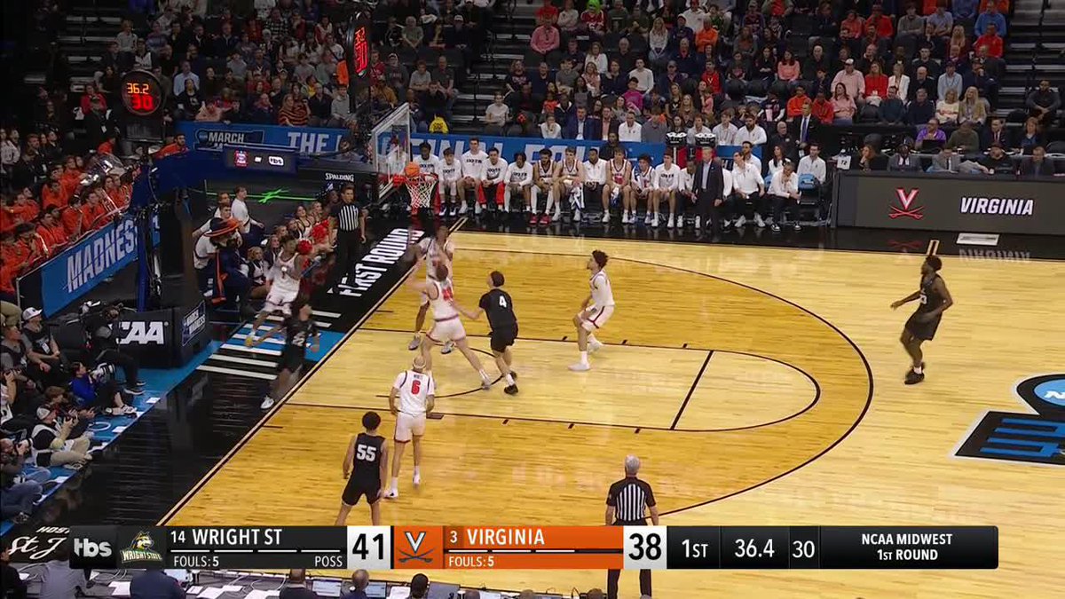 TJ Burch down the lane 🔥 #MarchMadness