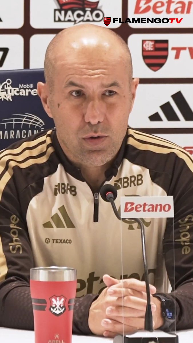 “Confiança total em todos os jogadores.” Foi assim que o técnico Leonardo Jardim explicou que não faz distinção de atletas na hora da escalação. O Flamengo sempre joga pra vencer. Assista à #coletiva de imprensa após a vitória no #FLAxREM na #FlamengoTV: