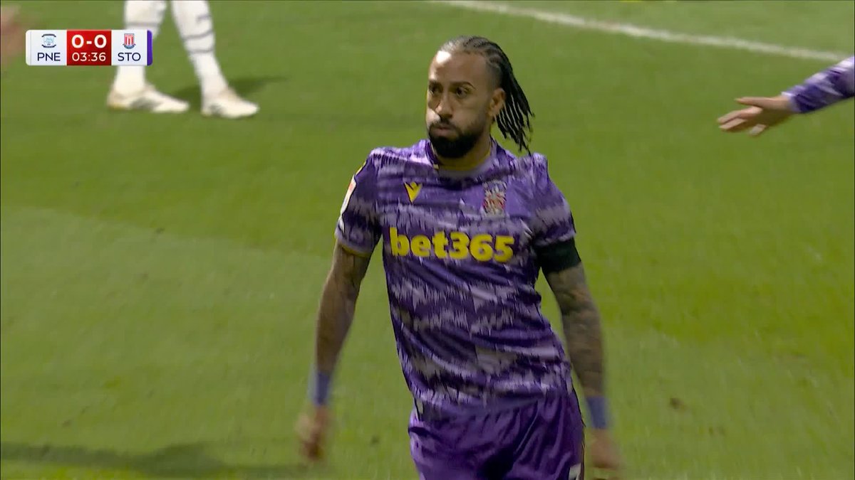 WOW, Stoke lead! Junior Tchamadeu with a wonderful cross for Sorba Thomas, who makes no mistake with the volley 😮💨