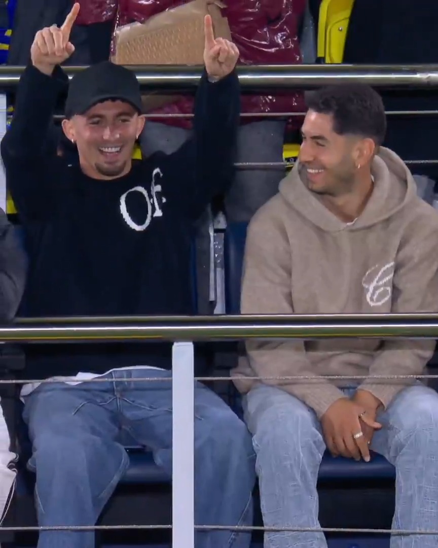 Una dedicatoria muy especial. Gerard Moreno 👉 yeremy jesús pino santos 🇮🇨 Villarreal CF | LALIGAHighlights