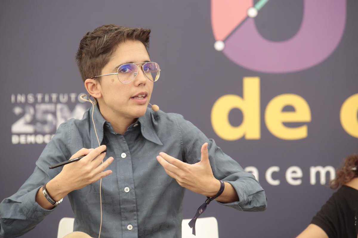 Esto es de lo que se habla en las fábricas, en los mercados de ganado y entre los transportistas. Lo que preocupa a los médicos desbordados de trabajo y a los que no encuentran empleo… Por eso la izquierda posmoderna avanza, hacia su desaparición