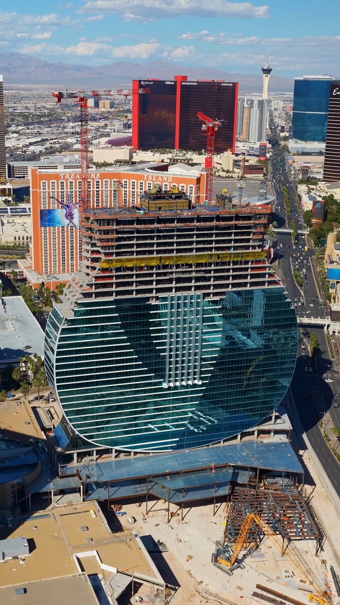 The new Hard Rock Hotel & Casino is rising fast on the Las Vegas Strip, taking over the former site of the Mirage! Once complete, it will feature a jaw-dropping 700-foot guitar-shaped hotel tower containing approximately 600 rooms & suites. Vegas is getting louder! 🎸