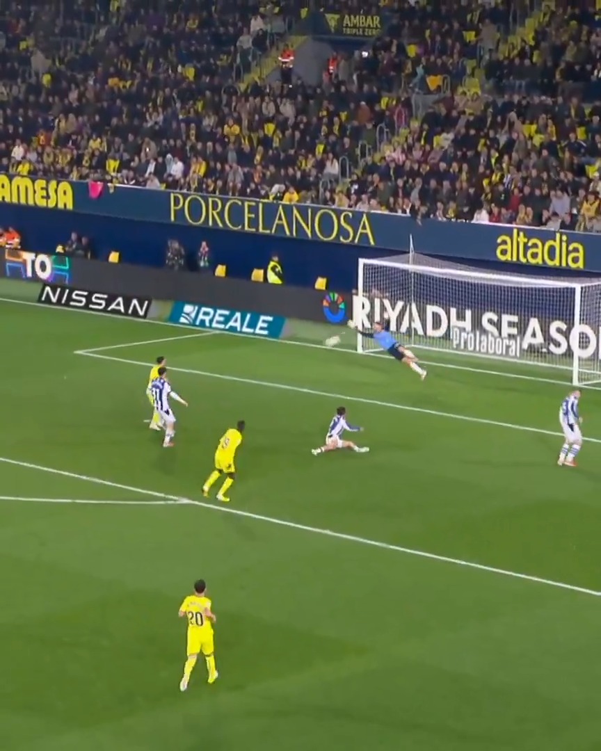 ✈️¡AEROLÍNEAS REMIRO! #LALIGAEASPORTS 😲 Paradón del portero de la Real Sociedad para evitar el cuarto tanto del Villarreal.
