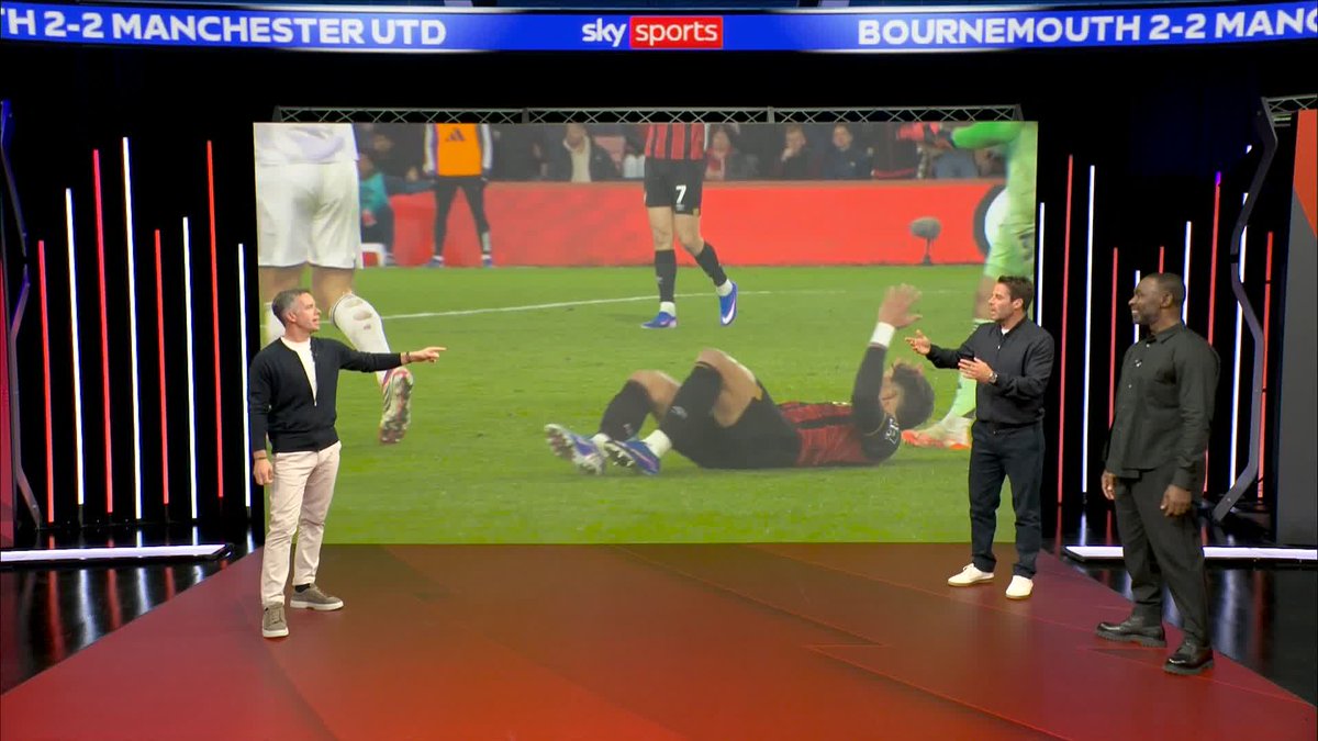 "It's so easy nowadays to go down and get a penalty, you know guarantee you're going to get one...so why stay on your feet? Jamie Redknapp & Andy Cole weigh in on Harry Maguire's red card 🟥