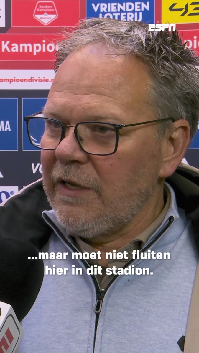 Henk de Jong niet te spreken over de scheidsrechter 😬 "Hele beste man, maar hij is gewoon niet capabel om in dit stadion te fluiten" 🔗 #camjaz
