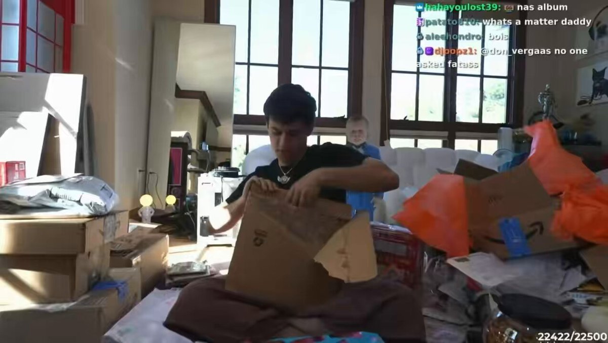 StableRonaldo couldn’t believe he got sent a limited edition Minecraft vinyl with a record player from a viewer and played the nostalgic tracks on stream 👀🔥