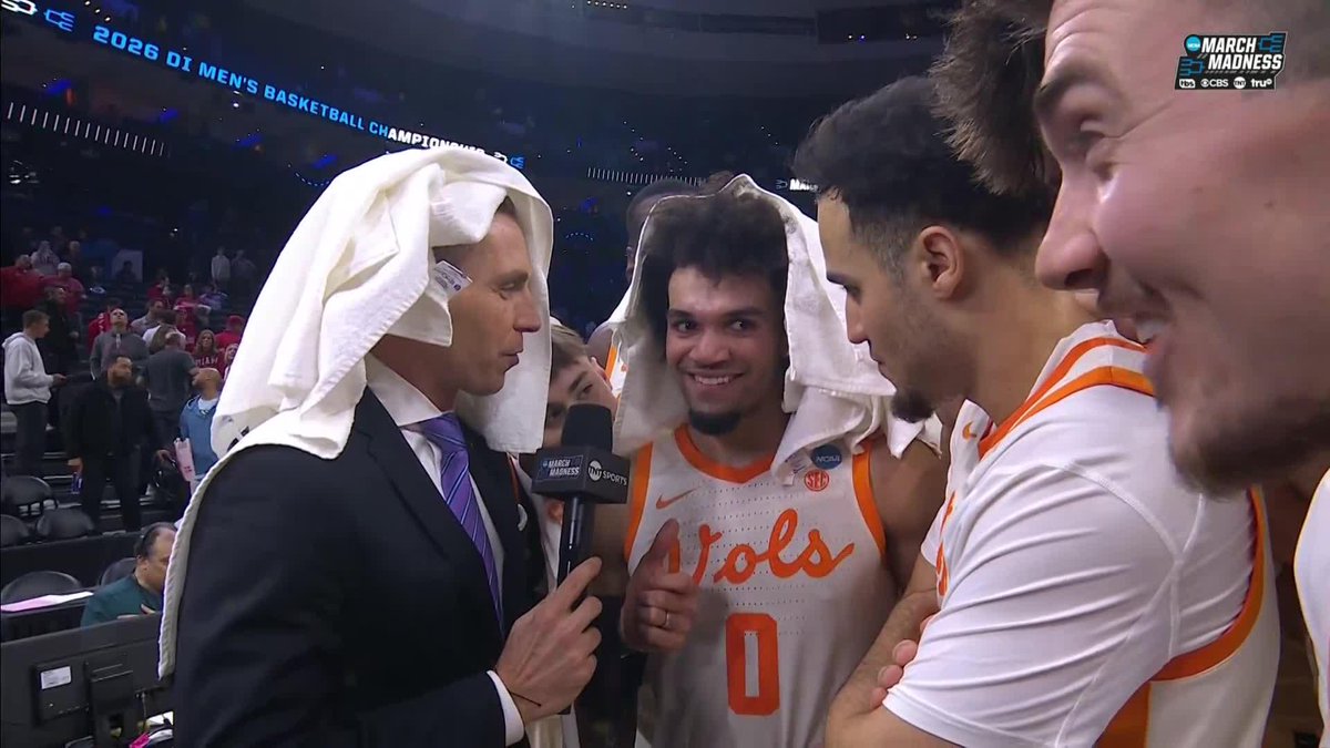 Tennessee kept adding towels to Evan Washburn's head 🤣 #MarchMadness Tennessee Basketball
