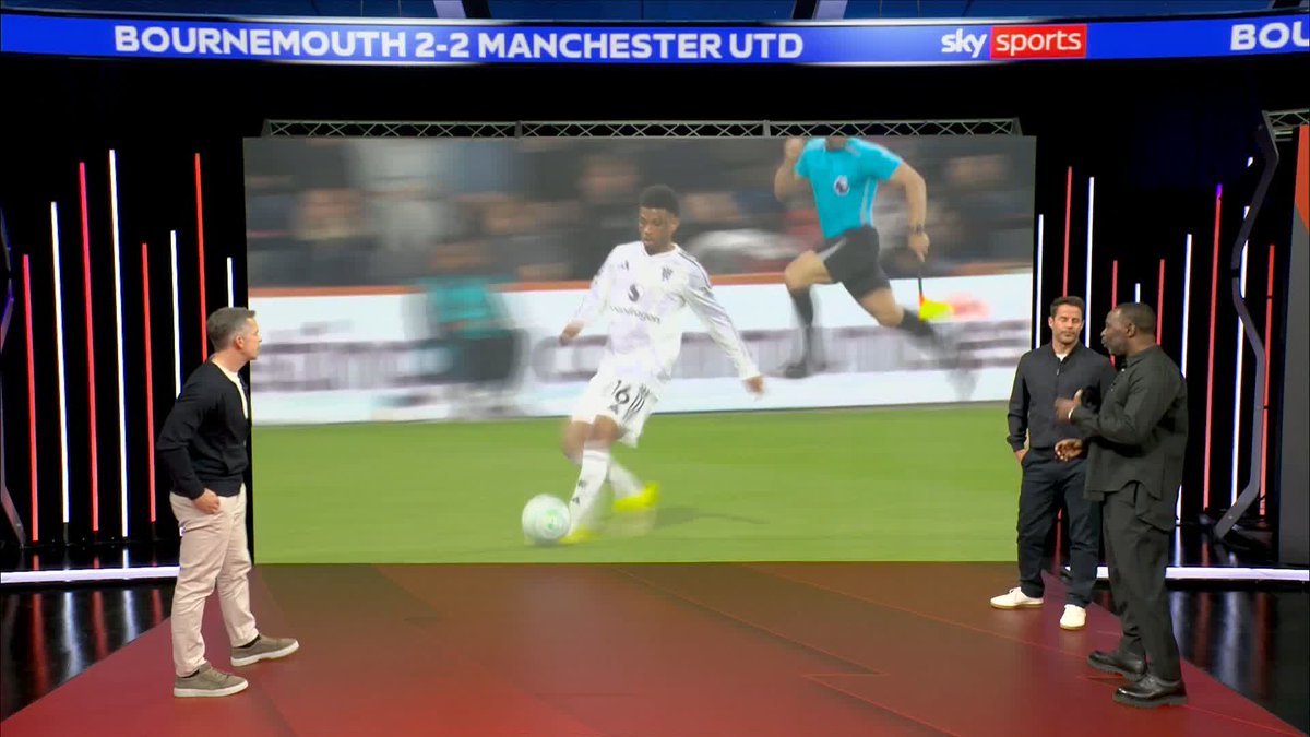 "In today's game, it's a penalty!" 🗣️ Andy Cole believes Manchester United should have been awarded a penalty against Bournemouth after Amad Diallo clashed with Adrien Truffert 💬