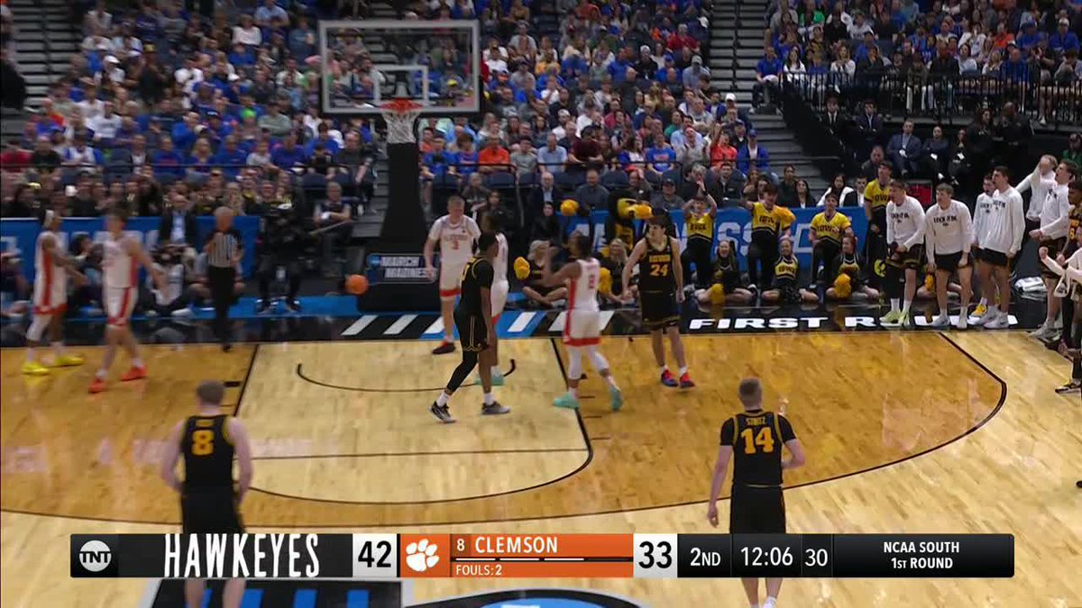 Tate Sage and-1 😤 #MarchMadness Catch the finish of this one: