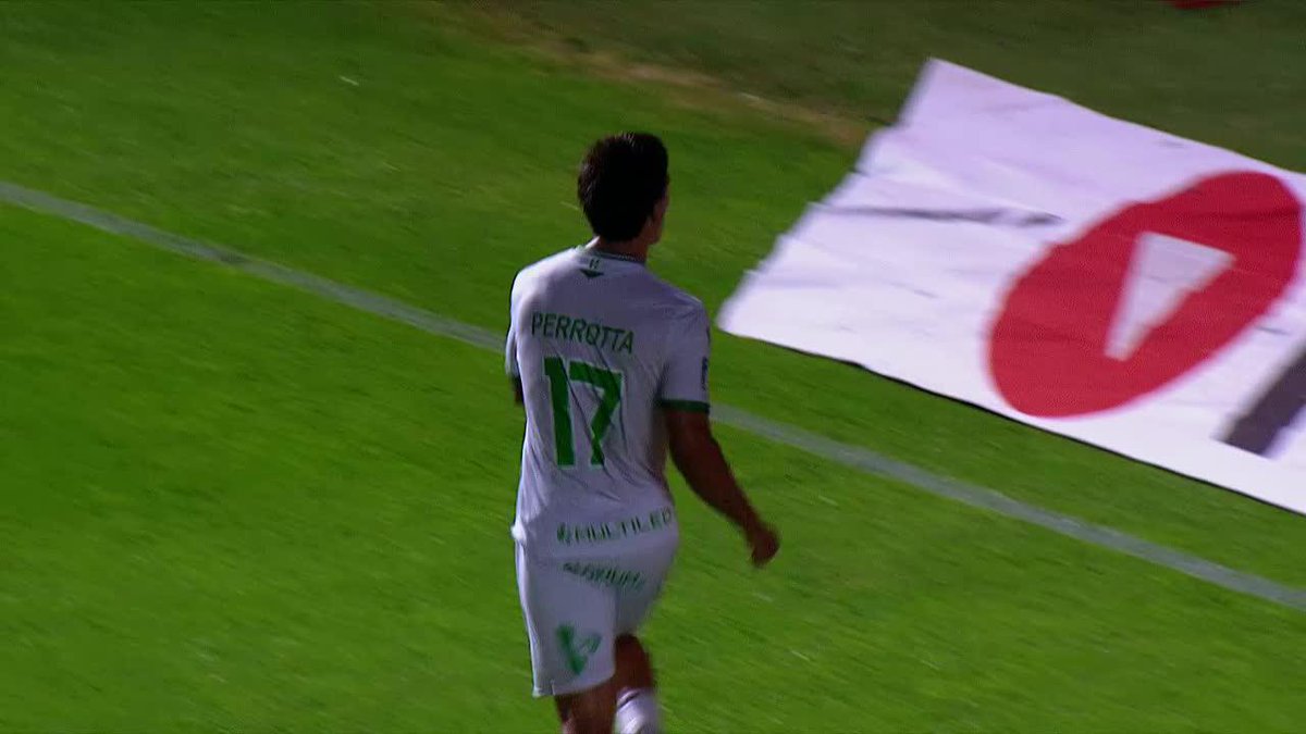 ¡EL PIBE LE DIO EL TRIUNFO AL TALADRO! Nadie de Tigre pudo despejar el peligro, Zalazar mandó el centro y Tiziano Perrotta conectó de cabeza para darle el 1-0 definitivo de Banfield vs. Tigre en el #TorneoApertura.