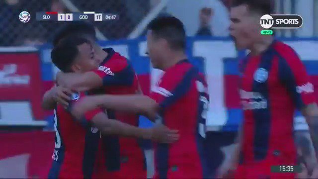 Me acabo de acordar cuando Feler relato a San Lorenzo y en medio del gol tira "de que barrio sos nahuel" jahsjajajaj ni el coco Sily