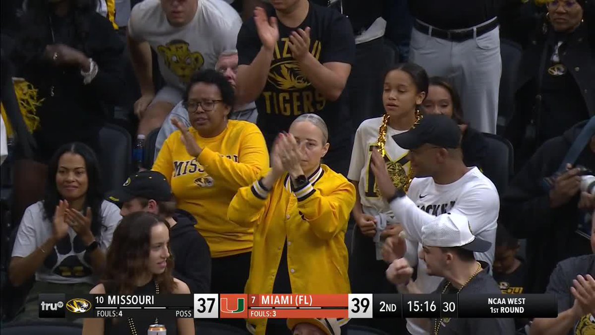 JAYDEN STONE FOUR-POINT PLAY 😧 #MarchMadness Lock in to this game NOW:
