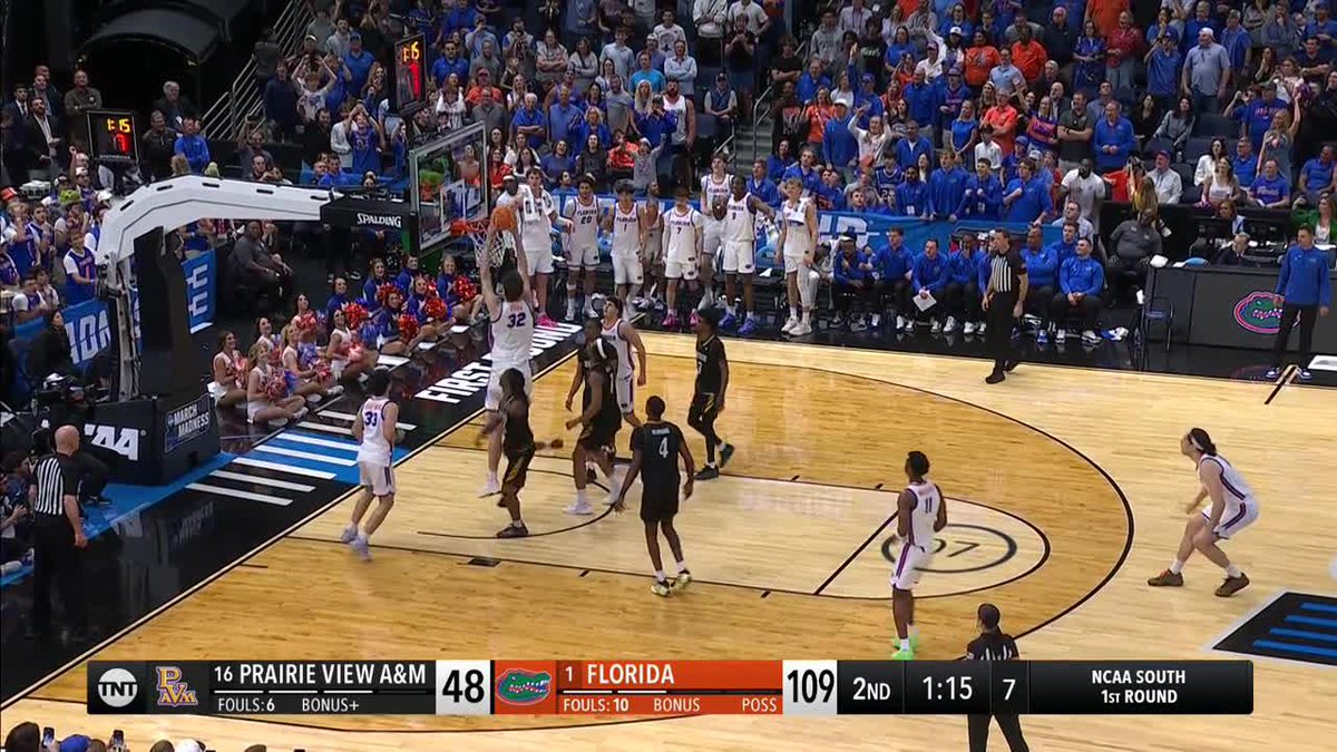 7'9 OLIVIER RIOUX DUNK ALERT 🚨 HE BARELY JUMPED OFF THE GROUND Watch March Madness on TNT Sports