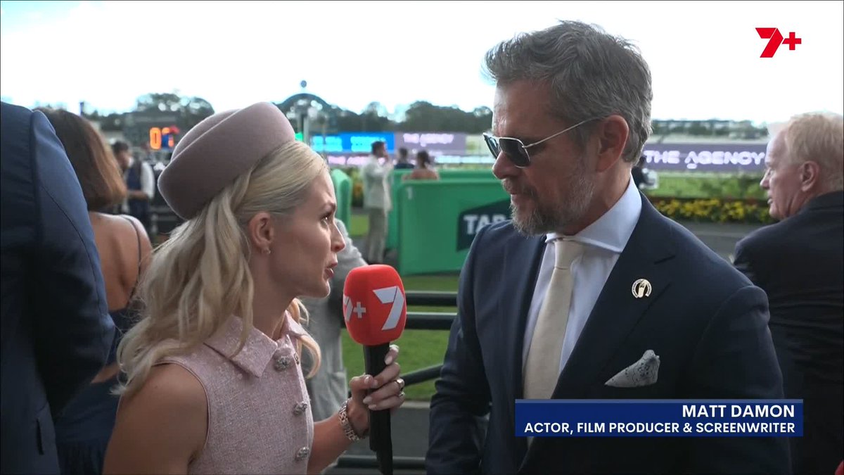 Autumn Glow's biggest fan - Matt Damon 😍 He catches up with Emma before the George Ryder!