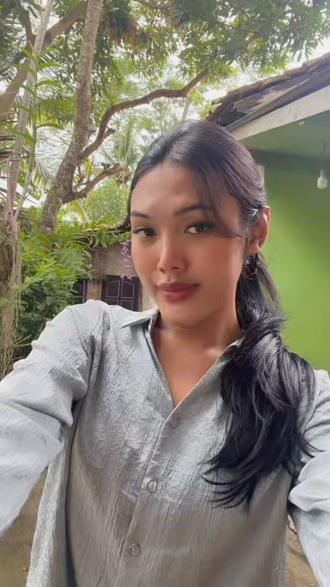 fit check di halaman rumah tetangga 🙏🏼 ttp body dipamerkann