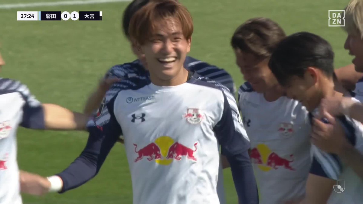 完全に意表を突いた🙌 先制点はデザインされたCKから 山本桜大 豪快なミドルを突き刺す⚡️ 🏆明治安田J2・J3百年構想リーグ 🆚磐田×大宮 📱DAZN ライブ配信中 #Jリーグ #だったらDAZN