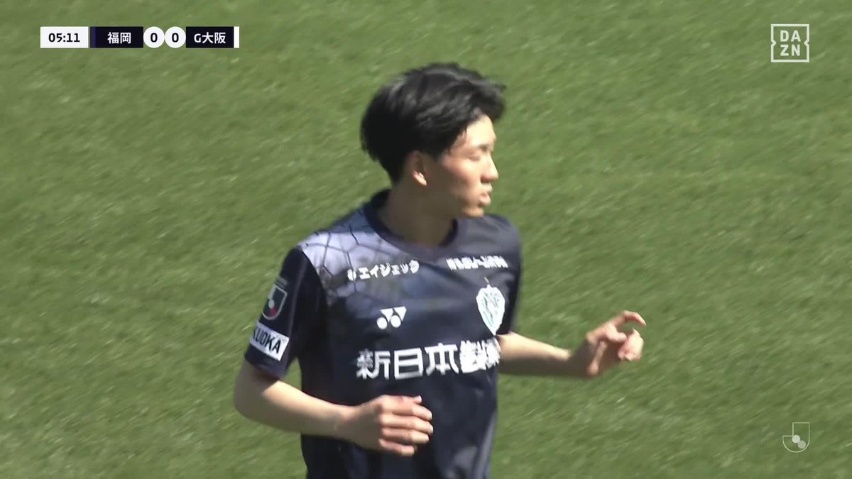 スタジアムが沸いた🙌 なんとハーフウェイライン付近から 前田快 超ロングスローを披露！ 🏆明治安田J1百年構想リーグ 🆚福岡×G大阪 🆓DAZN 無料ライブ配信中 #Jリーグ #だったらDAZN