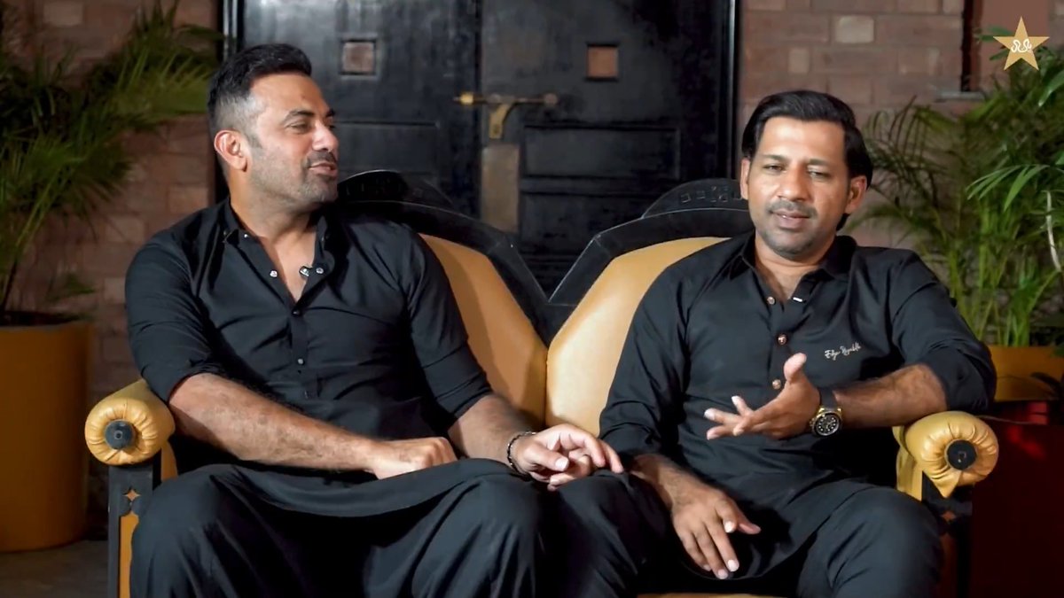 Sarfaraz Ahmed on Wahab Riaz. 😂 "Wahab ki quality yeh thi ke agar 5 log aapas mein baithe hon, to yeh unko larwa dega. Woh larte rahe ge aur unhein pata bhi nahi chale ga ke karwai isi ne daali hai. Yeh hamari team ki ‘phuppo’ tha."