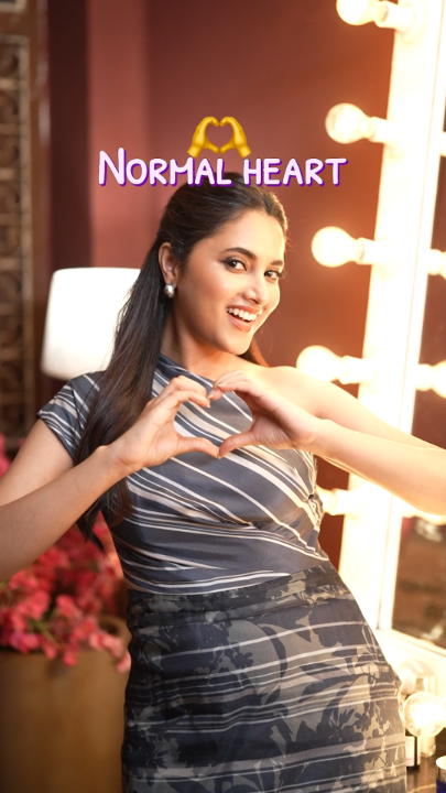Oru Sweetheart showing us vera vera hearts 😍❤️