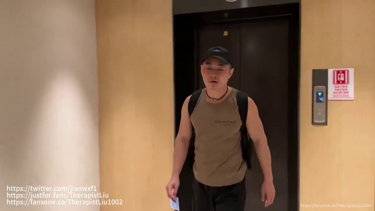 【按摩师傅刘先生和客人约好正经按摩结果来到酒店客人按耐不住竟直接想被操，没办法只好提枪入洞】 链接我放在下面⬇️帖子点击就可以马上观看，帖子还在就是还有名额。 🌟晨顶顶POP 黄天天 🌟良良大迪奥🍆 翰文弟弟