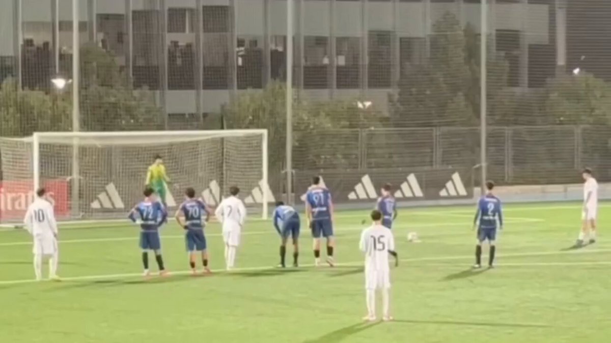 El gol de penalti de Jairo Morilla, el jugador volvió hace poco de una lesión de larga duración.
