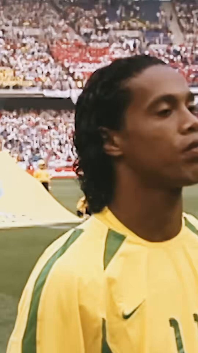 Hoje é dia de um dos maiores da história 🪄 O futebol sorriu diferente quando ele entrou em campo e o mundo inteiro parou pra assistir. Parabéns, Bruxo! 🧙‍♂️ O futebol agradece.