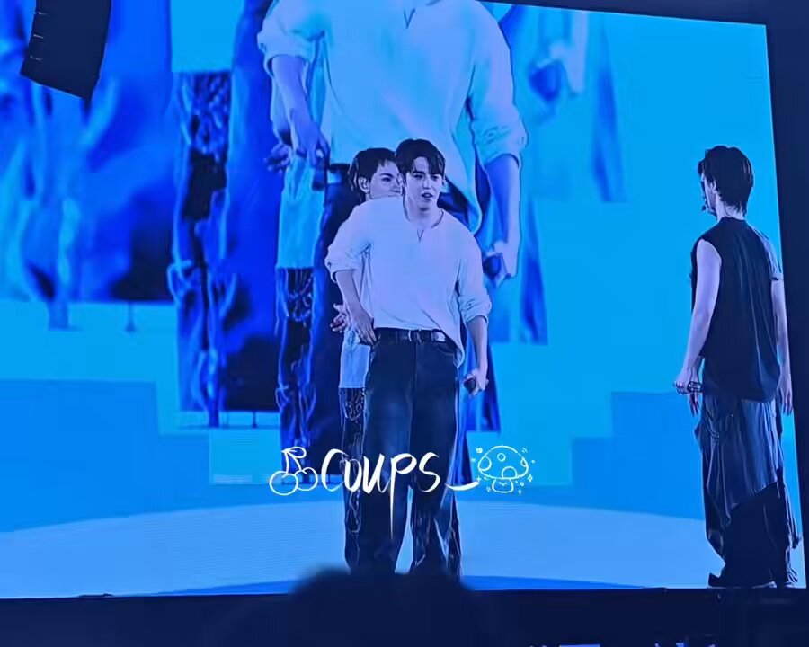 SCOUPS KRUMPING AND THE TWIRL KICK FOR CARATBONG 8TIME OH MY FVCK HE IS JUST GETTING HOTTER AND HOTTER WTF #에스쿱스 #SCOUPS