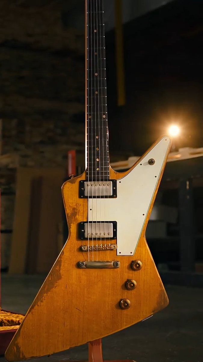 After building custom Explorers for Slash and Jason Momoa, Gibson Master Artisan Leo Scala set out to build a collection of similar, but individually unique guitars. Ten one-of-a-kind Explorers, every detail considered, from Retrophonic humbuckers hand-wound to Leo’s own recipes to aged leather straps crafted in Spain. Watch the Gibson Gear Guide to learn more about Leo’s process and tour his Los Angeles workshop. ▶️