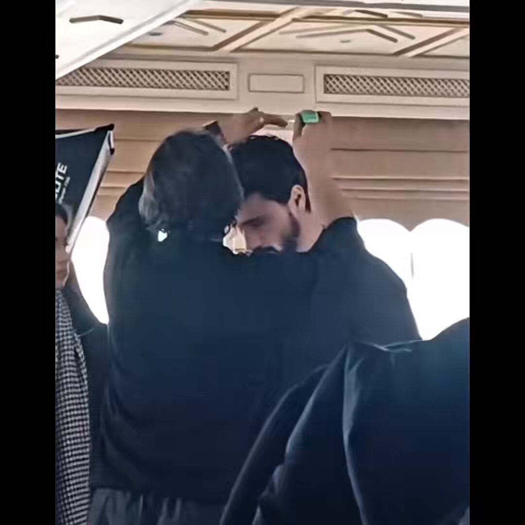 He’s gesturing to let them know fans aren’t allowed to film on set and somehow it just makes him even cuter 😭🤏