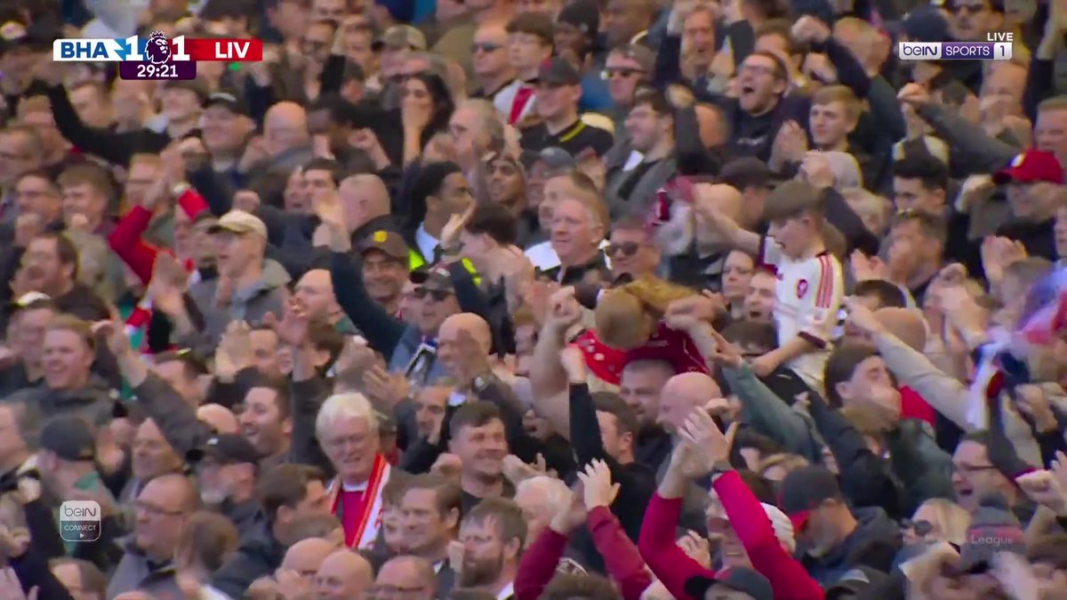 ⚽️🎁 هدية لا تُرد! هفوة دفاعية من برايتون يستغلها لاعب ليفربول ميلوس كيركيز ليُعيد المباراة إلى التعادل للريدز. #الدوري_الإنجليزي_الممتاز #PremierLeague