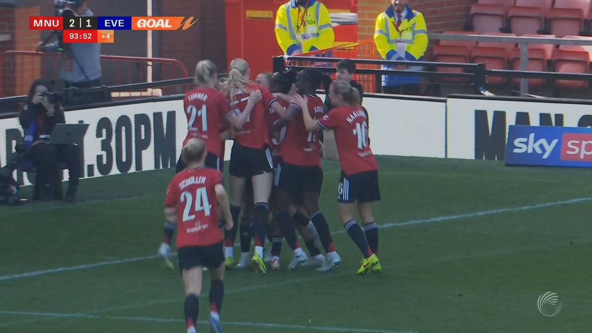 Melvine Malard scores a MASSIVE goal in the 94th minute for Manchester United! ๐คฏ