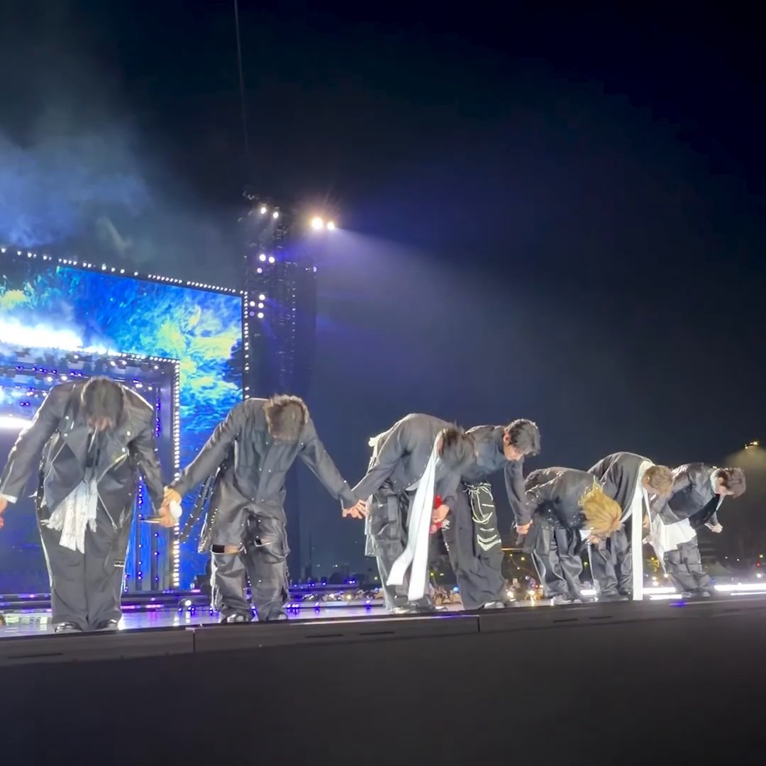 Look at them shine. #BTSLiveonNetflix #BTS_ARIRANG